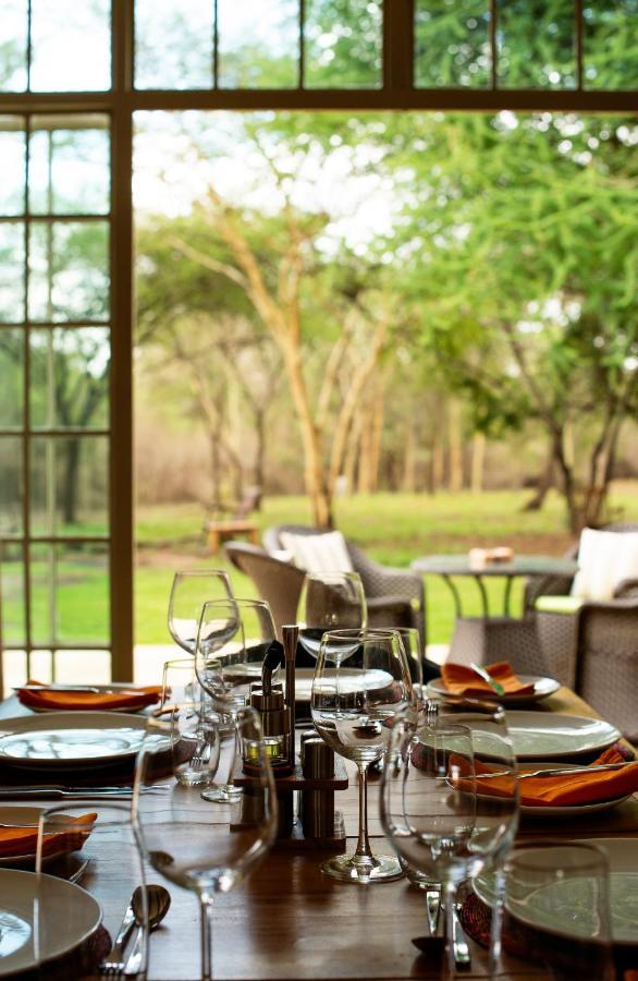 The Safari House Hotel Usa River Buitenkant foto